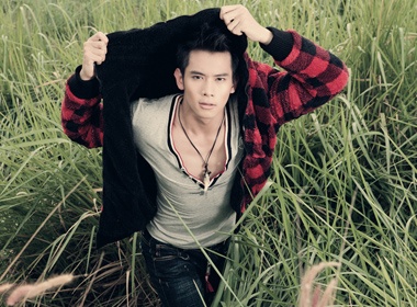 Hot boy cua Vu Ngoc Dang 'chay tron' mua dong hinh anh
