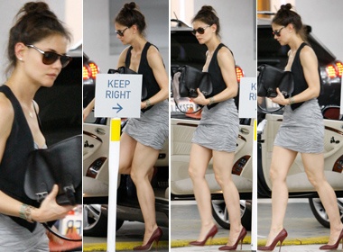 Katie Holmes khoe chan dai tren pho hinh anh
