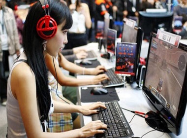 Soi dong cuoc dua gianh ve den Dem Valentine The Ky hinh anh