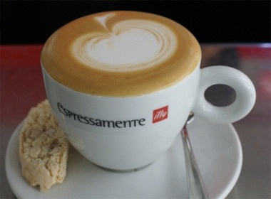 Den Illy uong ca phe phong cach Y hinh anh