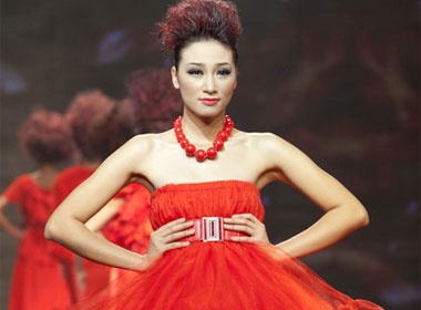 Huyen Trang truoc tin don 'mua' giai hinh anh