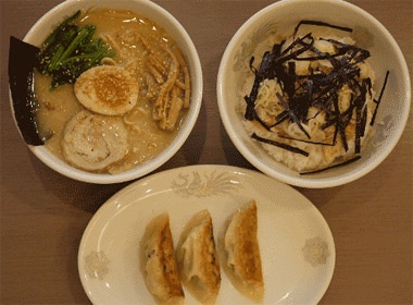 Mon mi dung vi Nhat giua Sai Gon hinh anh