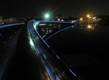 Ho Ban nguyet va cau Anh sao lung linh trong dem hinh anh