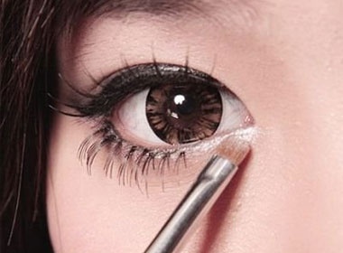 Trang diem mat to tron dang yeu hinh anh