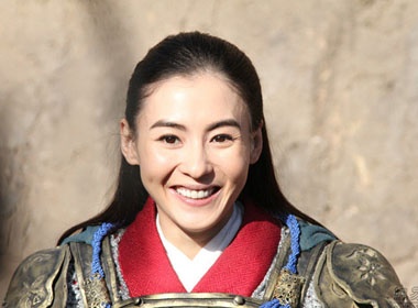 Truong Ba Chi tuoi tan tren phim truong Mong Co hinh anh