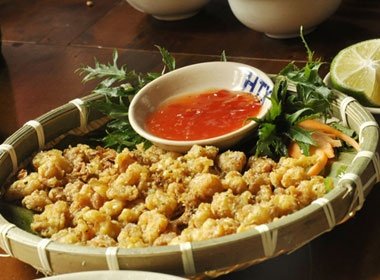Bua tat nien thu vi tai Hop tac xa an uong hinh anh