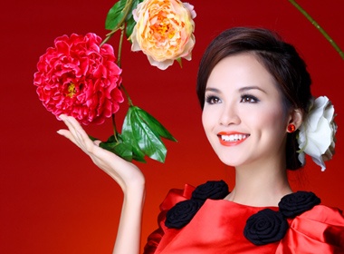 Hoa hau Diem Huong rang ro mung nam moi hinh anh