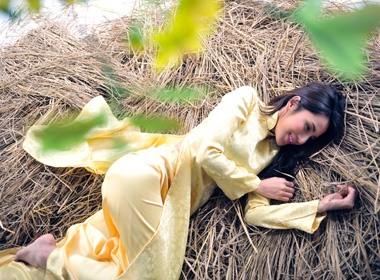 Thuy Tien diu dang cung ao dai hinh anh
