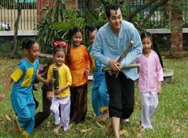 'Mai vang' Phi Long chuc Tet bang dong dao hinh anh