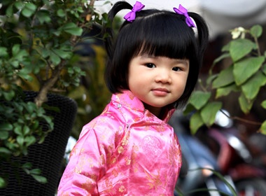 Con gai Truong Ngoc Anh xung xinh ao dai don Tet hinh anh