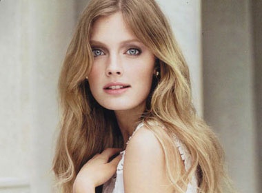 Nang thien nga Constance Jablonski quyen ru hinh anh