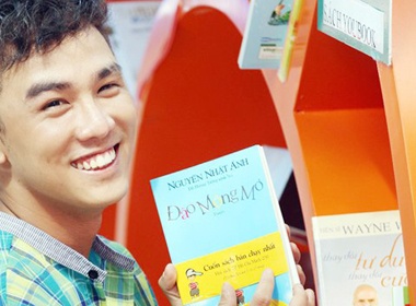 Takej Minh Huy lam mot sach hinh anh