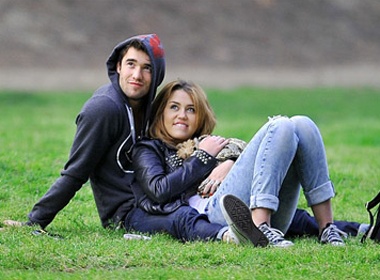 Miley Cyrus tinh tu ben bo moi hinh anh