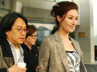 Ly Gia Han ha sinh quy tu hinh anh