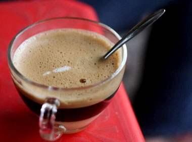 Quan ca phe via he nhon nhip nhat Ha thanh hinh anh