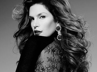 Cindy Crawford ham nong hai mau trang - den hinh anh