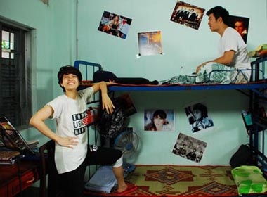 Truong Quynh Anh hon ho vi duoc gia trai hinh anh