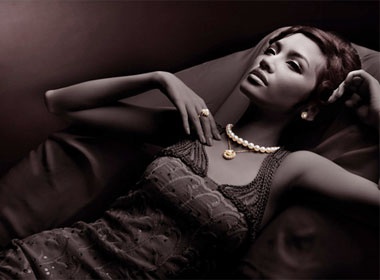 Truc Diem goi cam cung trang suc hinh anh