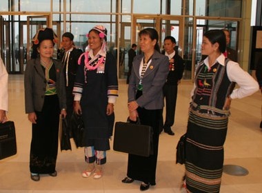 Co gai E de tron me di tim cai chu cho buon lang hinh anh