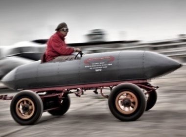 Chiec xe dau tien dat toc do 100km/h hinh anh