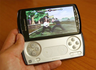 Dien thoai choi game Xperia Play chinh thuc xuat hien hinh anh