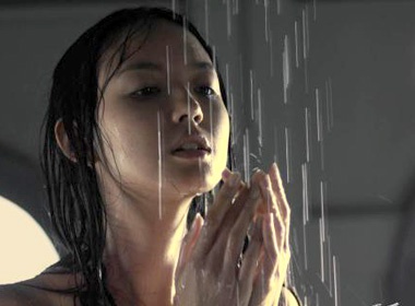 Hoa hau Truong Tu Lam 'nong bong' voi canh tam tran hinh anh