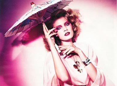 Quy co kieu hanh tren Vogue hinh anh