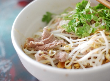 La mieng mien tron Thai Lan pho Nguyen Bieu hinh anh