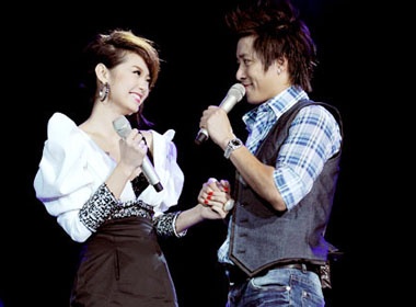 Minh Hang: 'Chua bao gio hen ho rieng voi Tuan Hung' hinh anh