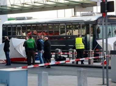 Hai phi cong My bi ban chet o Duc hinh anh