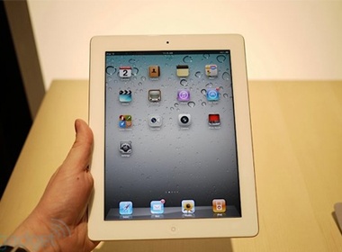 iPad 2 ra mat, mong hon ca iPhone 4 hinh anh