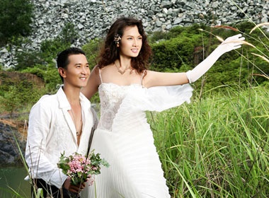 Anh Thu, Quoc Cuong dep doi trong trang phuc cuoi hinh anh