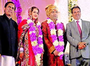 Dam cuoi xa xi gay sot o An Do hinh anh