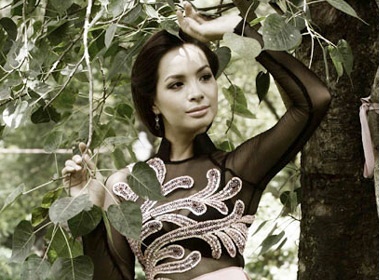 Thuy Hanh khoe noi y mo ao trong ao dai voan hinh anh