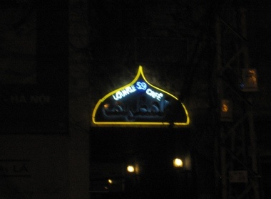 Dem Trung Dong ron rang o ca phe Casbah hinh anh