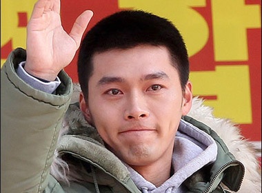 Hyun Bin roi nuoc mat ngay nhap ngu hinh anh