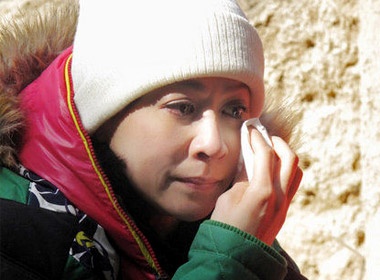 Luu Gia Linh roi nuoc mat khi di tu thien hinh anh