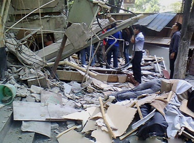 25 nguoi chet sau vu dong dat o Trung Quoc hinh anh