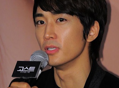 Song Seung Hun ung ho nan nhan Nhat 200 trieu won hinh anh