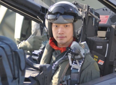 Bi Rain tro thanh phi cong tre hinh anh