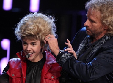 Justin Bieber lai co toc moi cuc 'doc' hinh anh