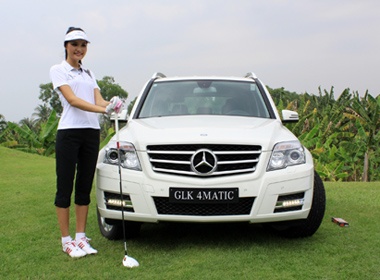 Huong Giang rang ro tren san golf hinh anh