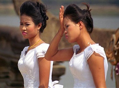 Re ngoai quoc o Campuchia phai duoi 50 tuoi hinh anh