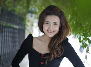 Khanh Chi chia se ve ap luc cua em gai nguoi noi tieng hinh anh