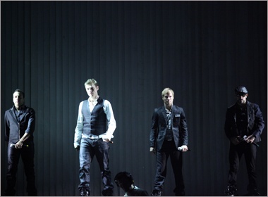 Backstreet Boys ket thuc 'This Is Us' ngay tai Ha Noi hinh anh