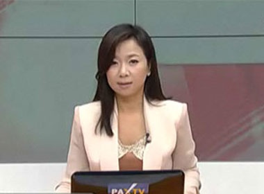 Phat thanh vien dien ao lot len ban tin thoi su? hinh anh