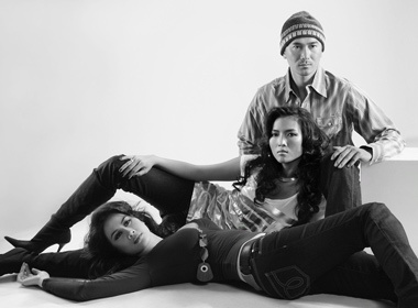 Than Thuy Ha goi cam voi jeans hinh anh