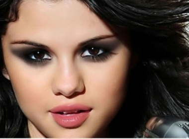 Make-up an tuong nhu Selena Gomes hinh anh