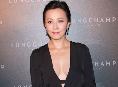 Luu Gia Linh khoe vong 1 voi ao khoet sau hinh anh