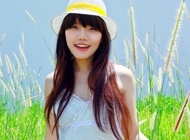 Co nang 9x chinh phuc khan gia bang man trinh dien doc hinh anh